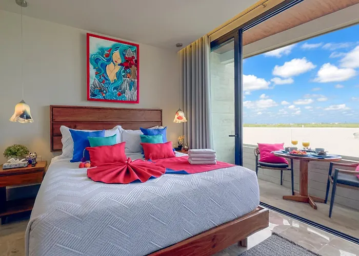 Casa La Aurora - Beachfront And Rooftop Infinity Pool Apartment *